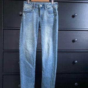 American Eagle Light Wash Skinny Jeans